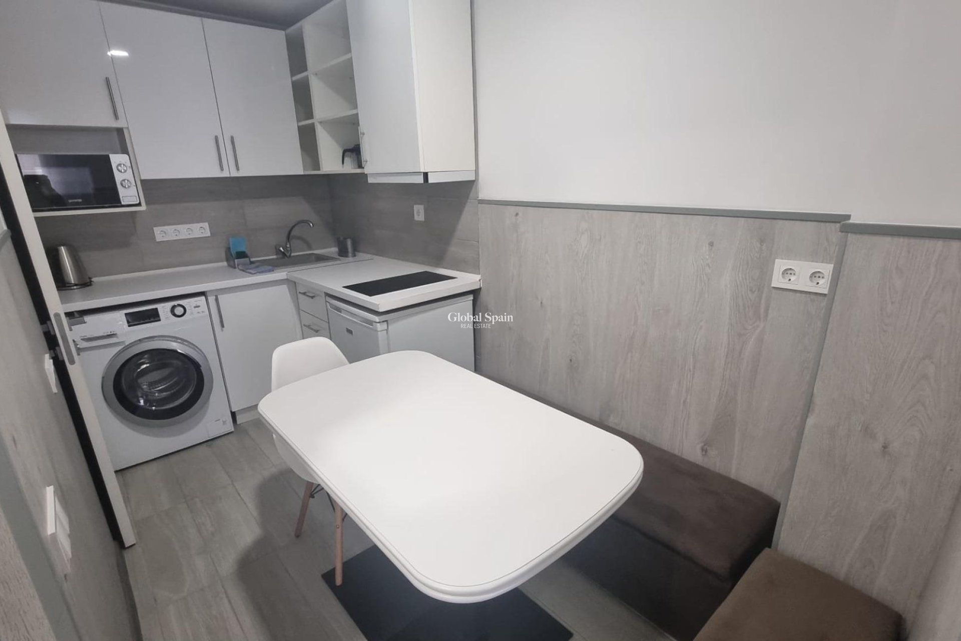 Venta - APARTAMENTO -
TORREVIEJA - Center
