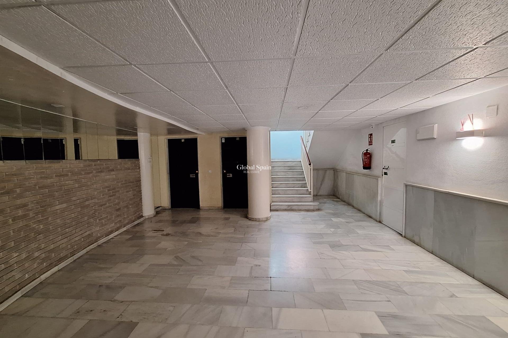 Venta - APARTAMENTO -
TORREVIEJA - Center