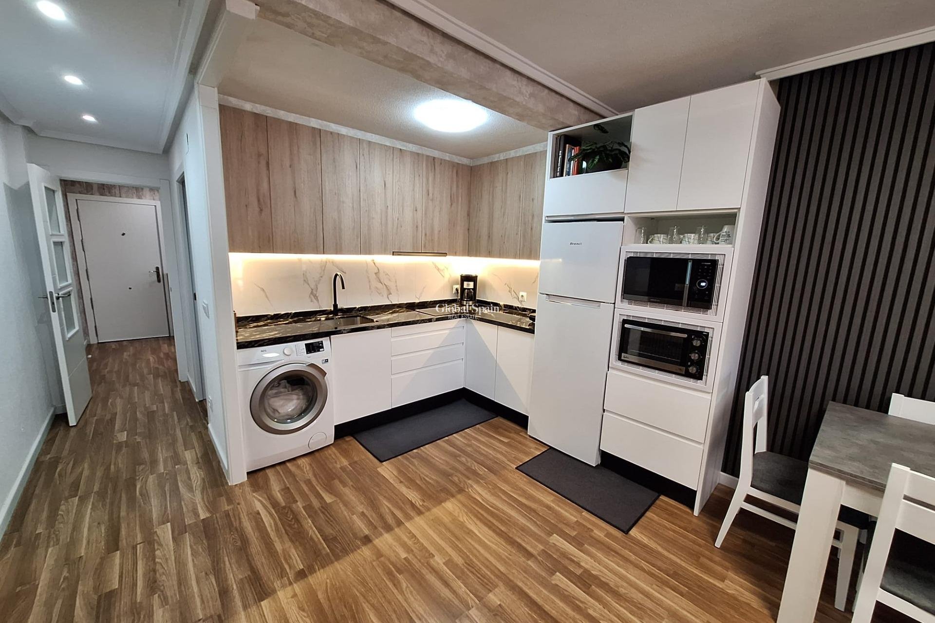 Venta - APARTAMENTO -
TORREVIEJA - Center