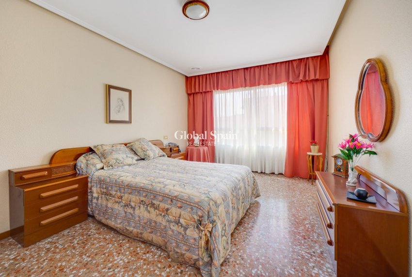 Venta - APARTAMENTO -
TORREVIEJA - Center