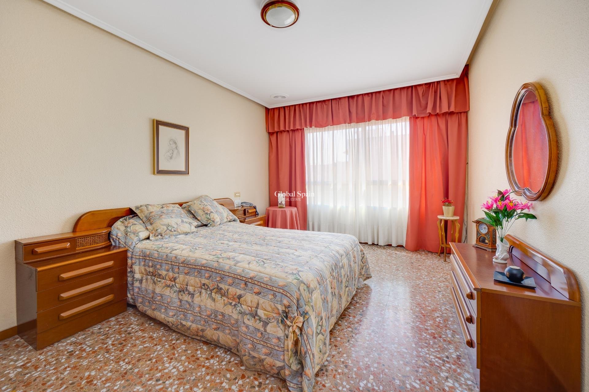 Venta - APARTAMENTO -
TORREVIEJA - Center