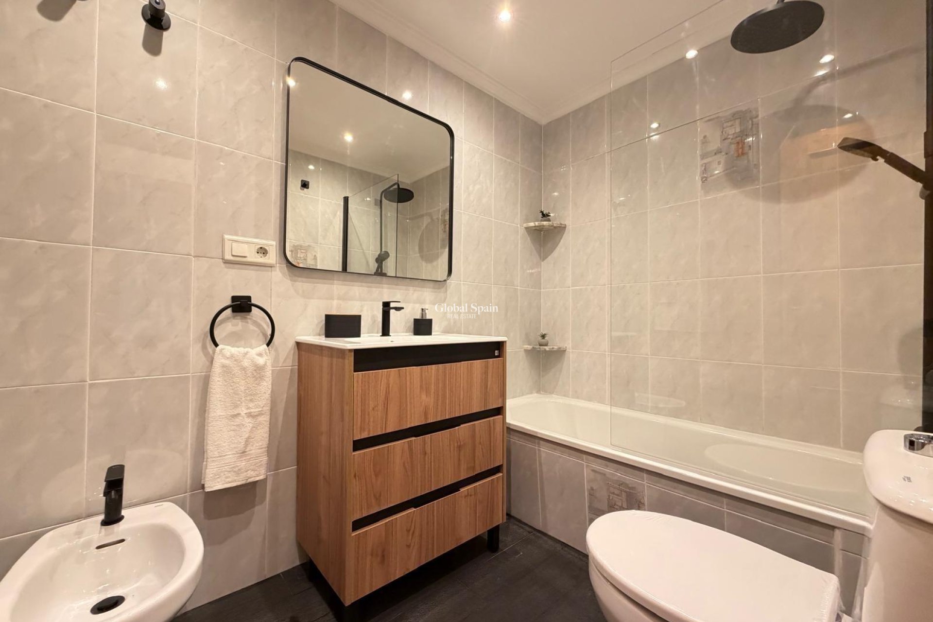 Venta - APARTAMENTO -
TORREVIEJA - Center