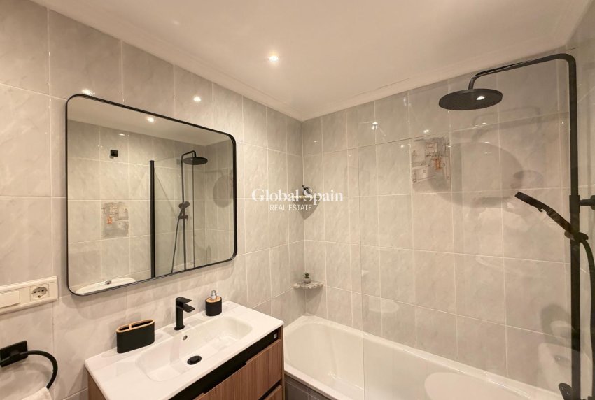 Venta - APARTAMENTO -
TORREVIEJA - Center