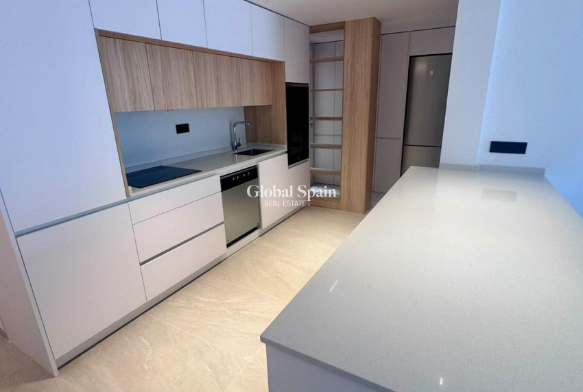 Venta - APARTAMENTO -
TORREVIEJA - Center