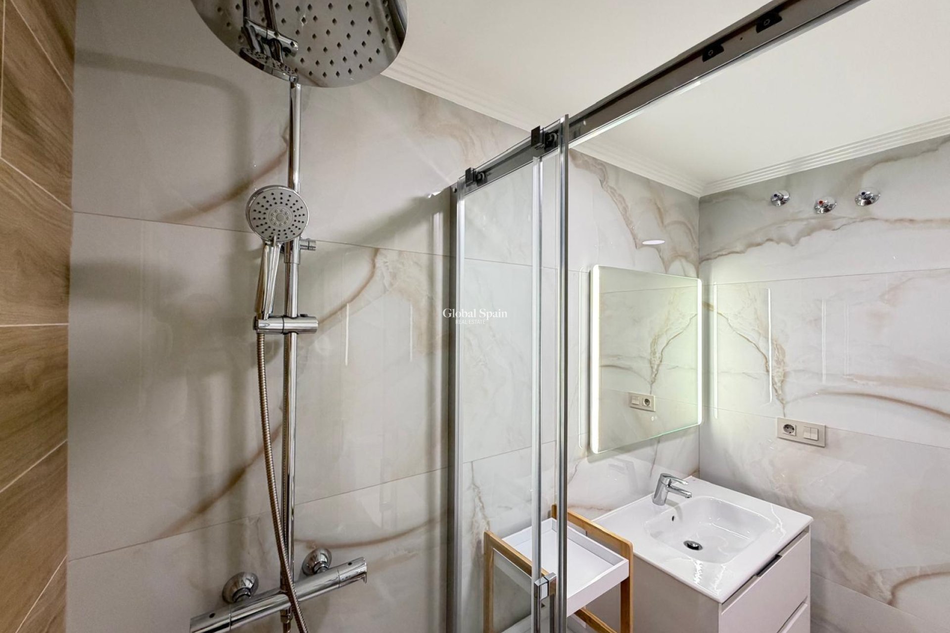 Venta - APARTAMENTO -
TORREVIEJA - Center