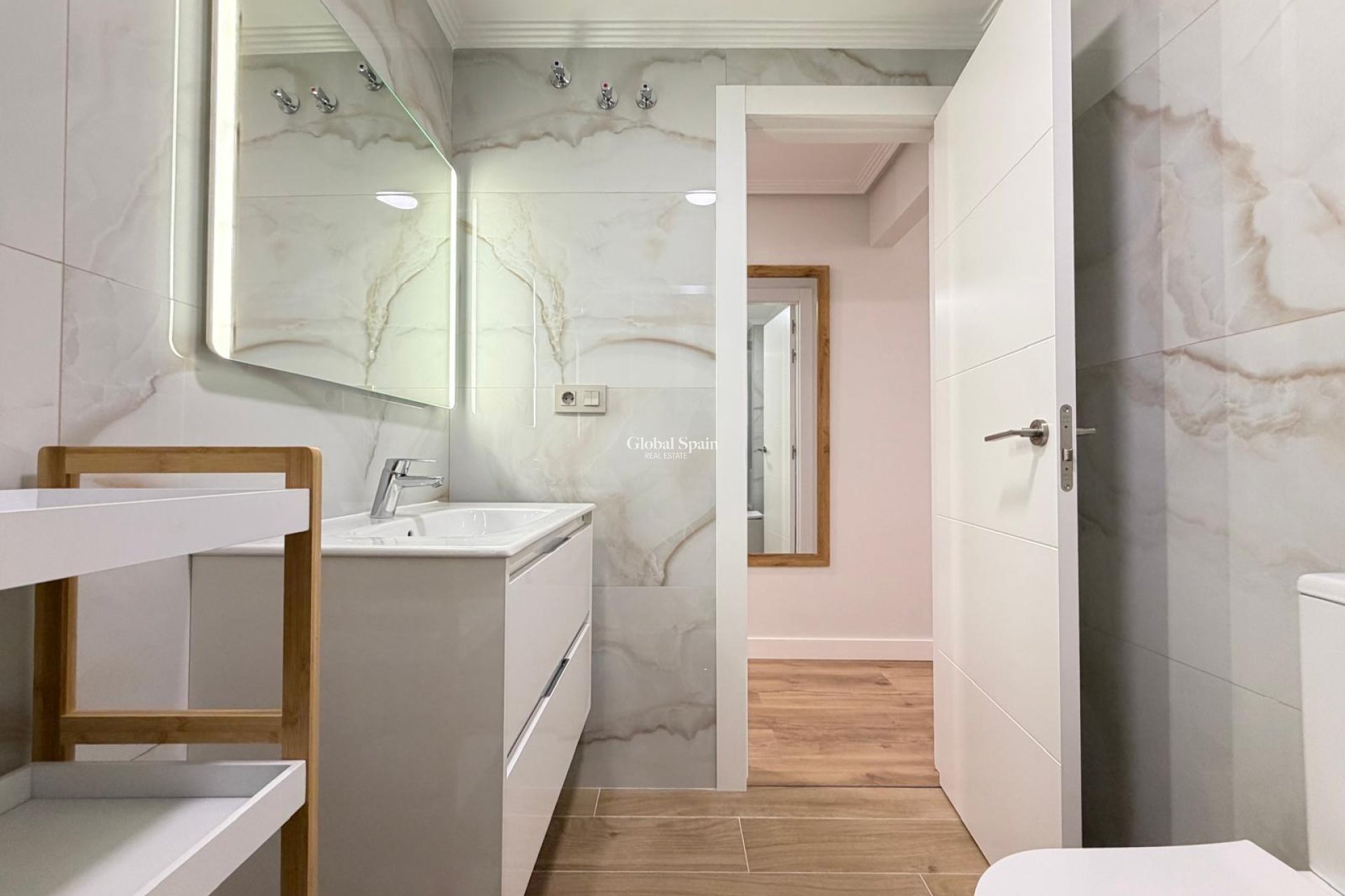 Venta - APARTAMENTO -
TORREVIEJA - Center