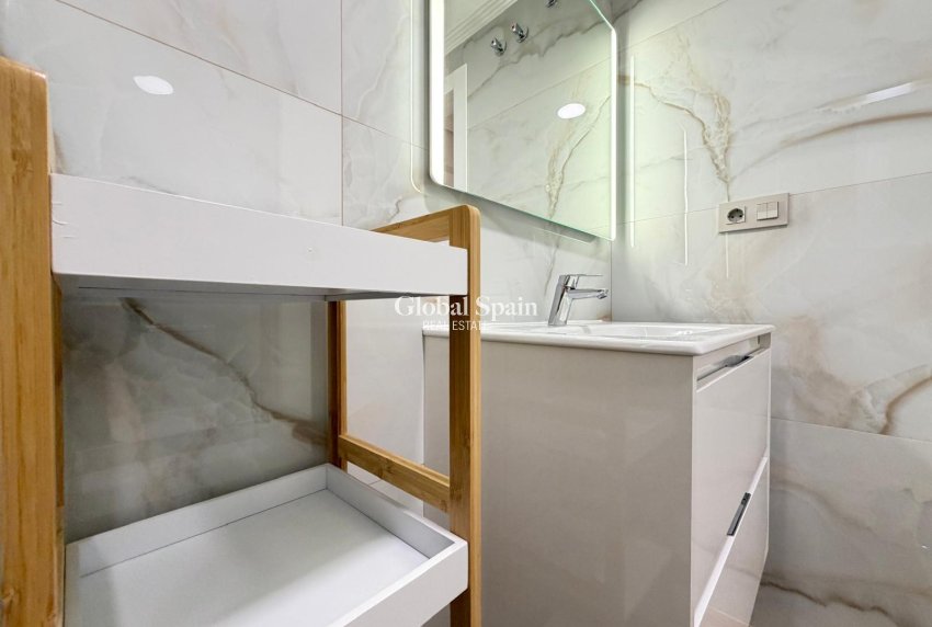 Venta - APARTAMENTO -
TORREVIEJA - Center