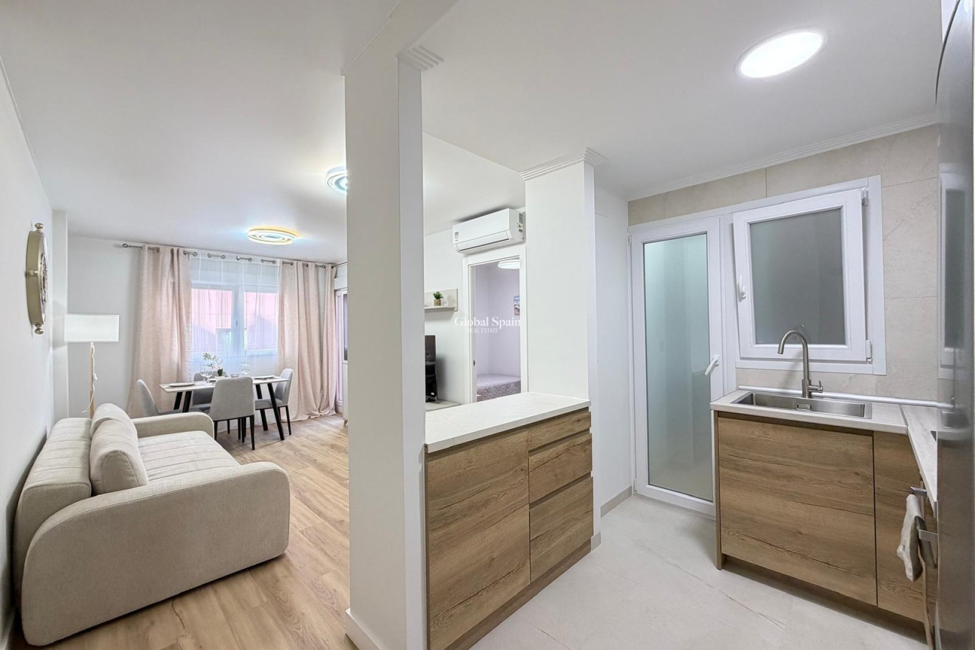 Venta - APARTAMENTO -
TORREVIEJA - Center