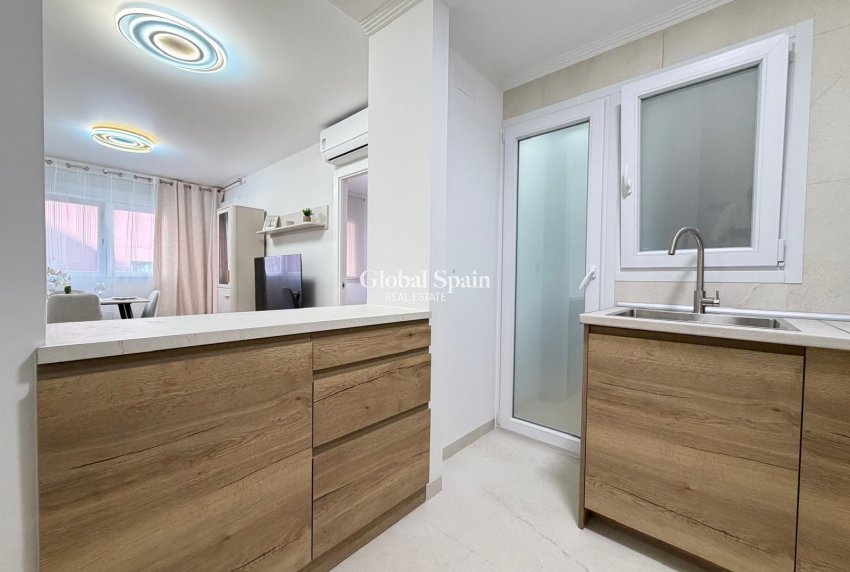 Venta - APARTAMENTO -
TORREVIEJA - Center