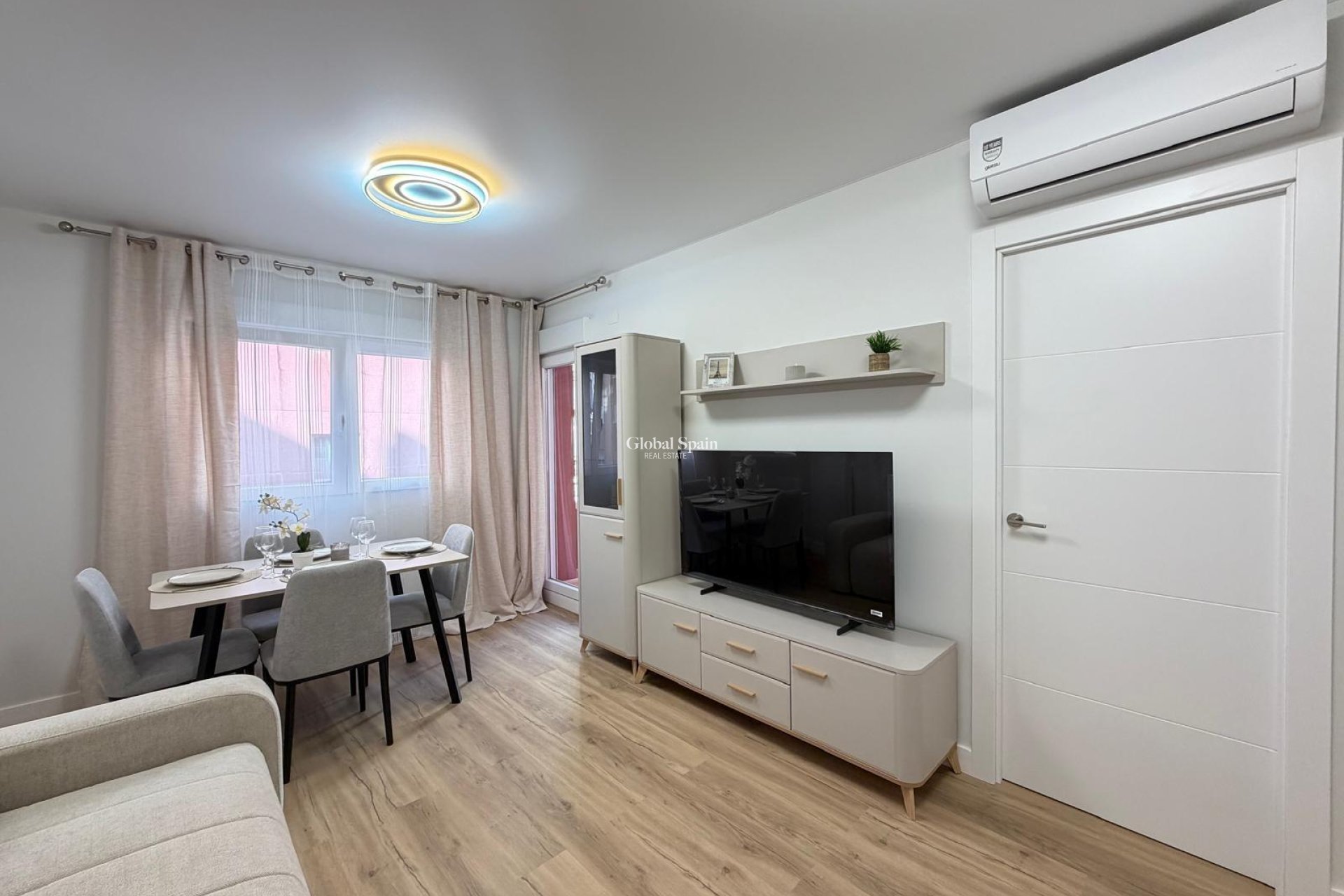 Venta - APARTAMENTO -
TORREVIEJA - Center