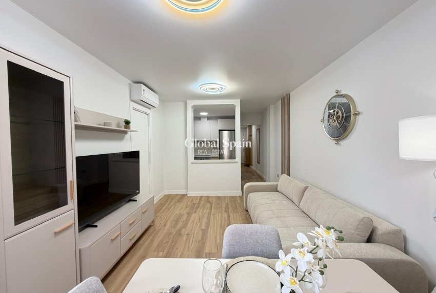 Venta - APARTAMENTO -
TORREVIEJA - Center