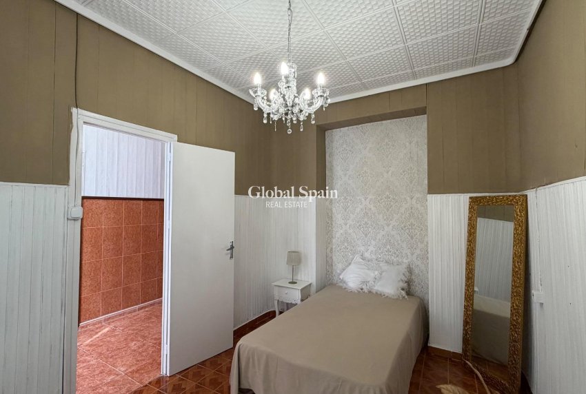 Venta - APARTAMENTO -
TORREVIEJA - Center