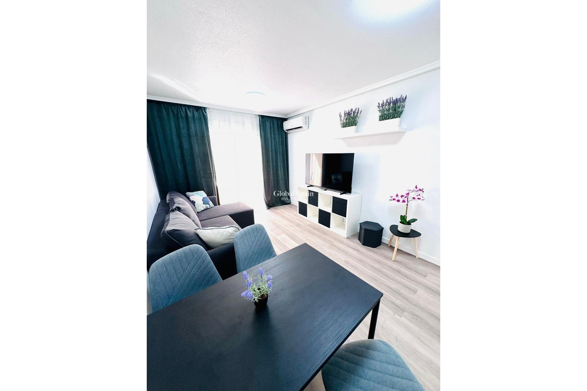 Venta - APARTAMENTO -
TORREVIEJA - Centro - Muelle Pesquero