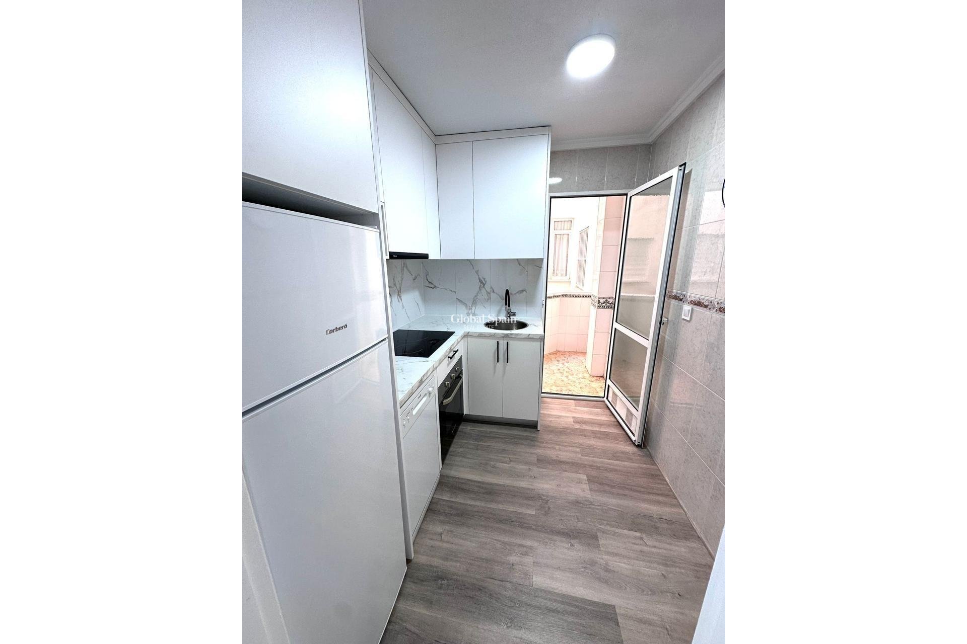 Venta - APARTAMENTO -
TORREVIEJA - Centro - Muelle Pesquero