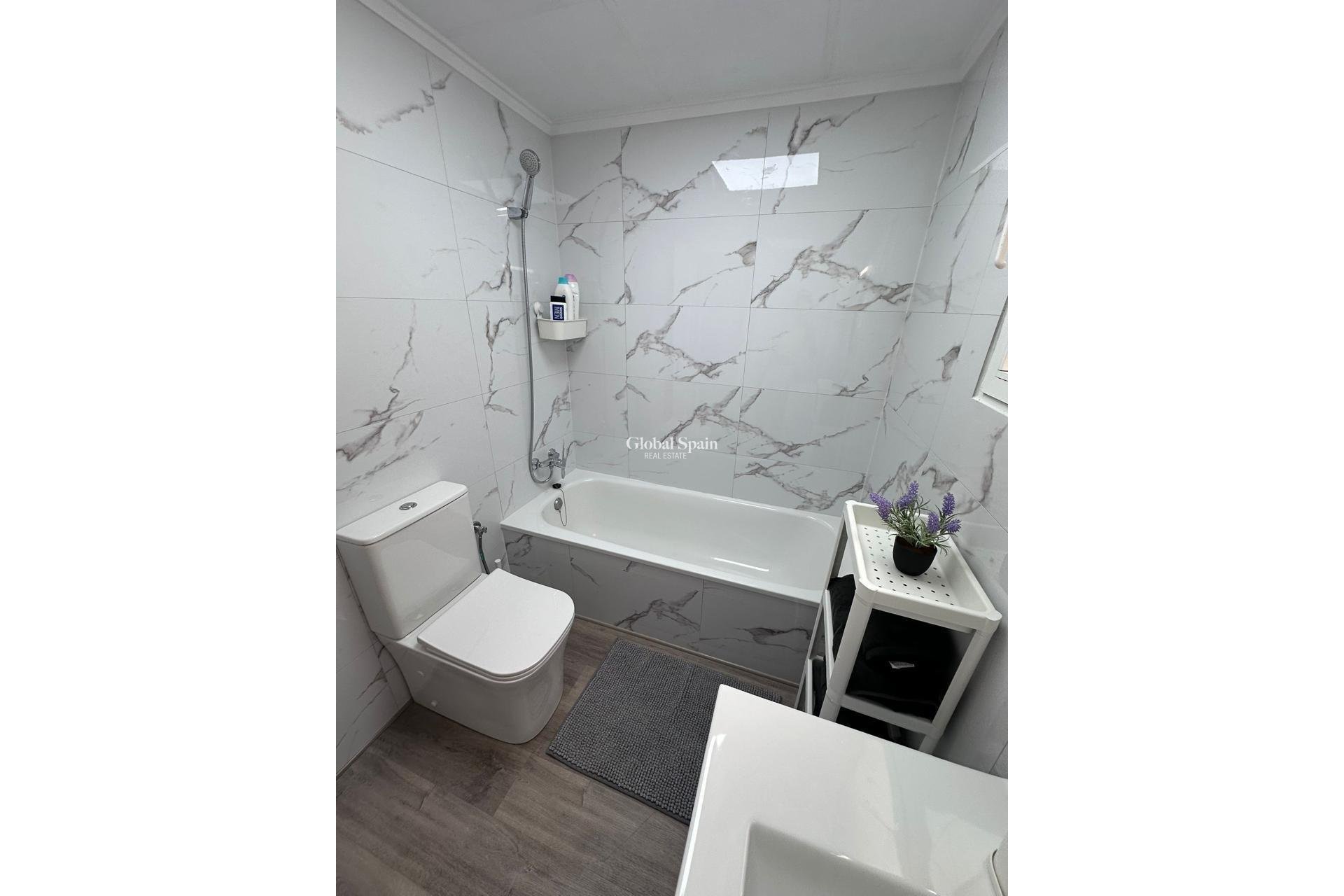 Venta - APARTAMENTO -
TORREVIEJA - Centro - Muelle Pesquero