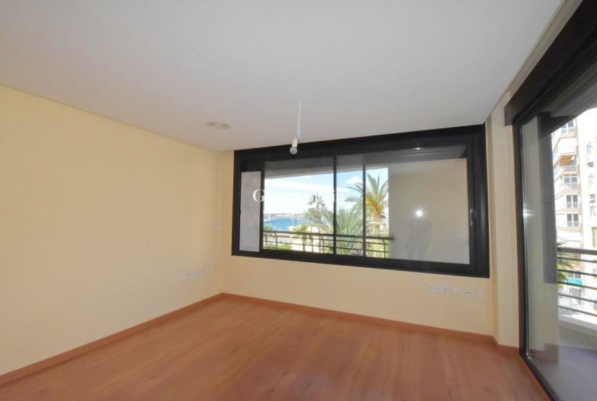 Venta - APARTAMENTO -
TORREVIEJA - Centro - Muelle Pesquero