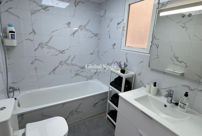 Venta - APARTAMENTO -
TORREVIEJA - Centro - Muelle Pesquero