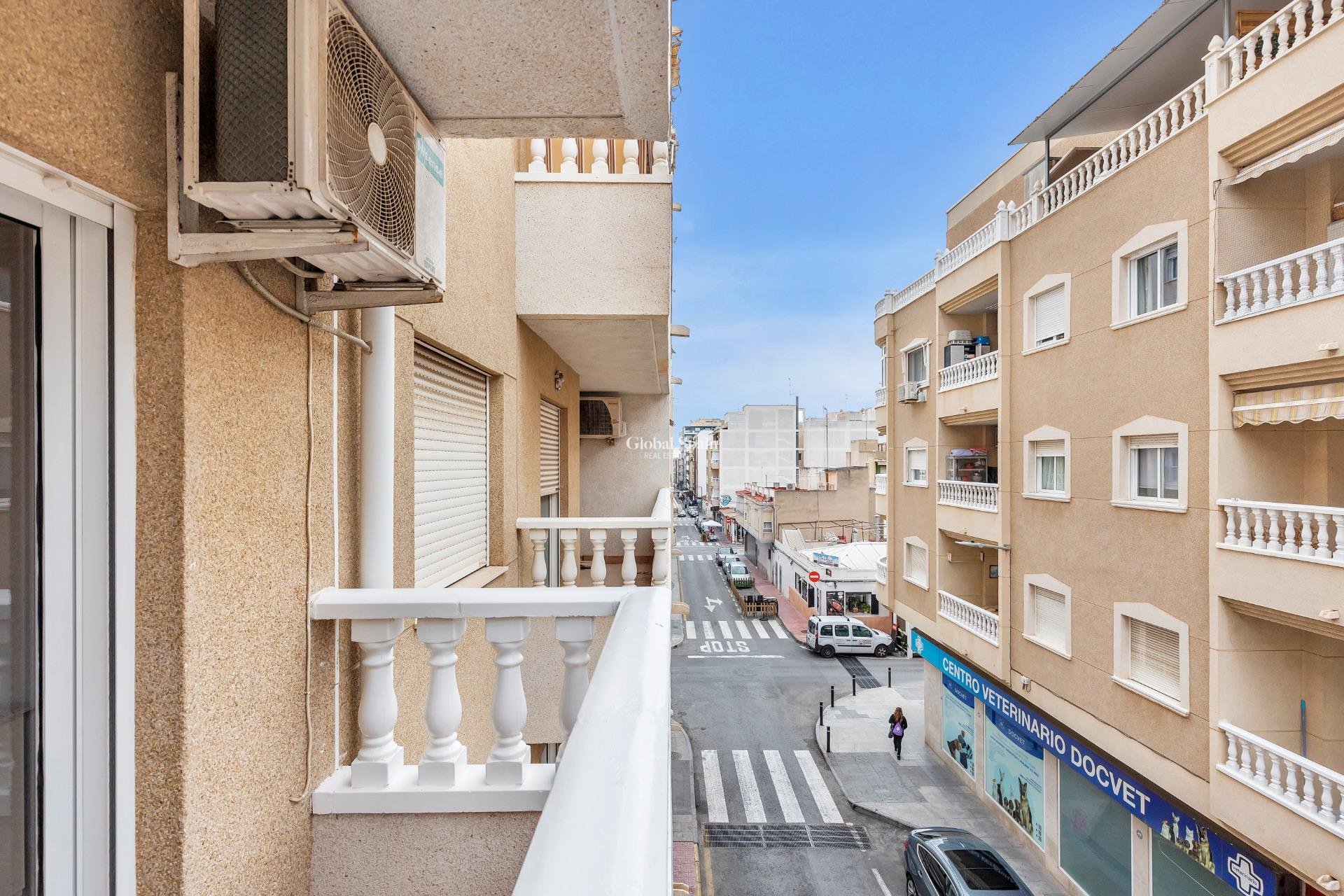 Venta - APARTAMENTO -
TORREVIEJA - Centro - Muelle Pesquero