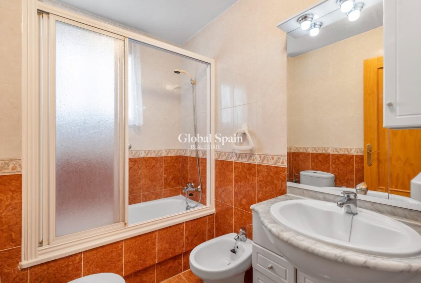 Venta - APARTAMENTO -
TORREVIEJA - Centro - Muelle Pesquero