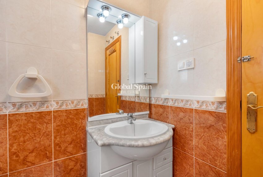 Venta - APARTAMENTO -
TORREVIEJA - Centro - Muelle Pesquero