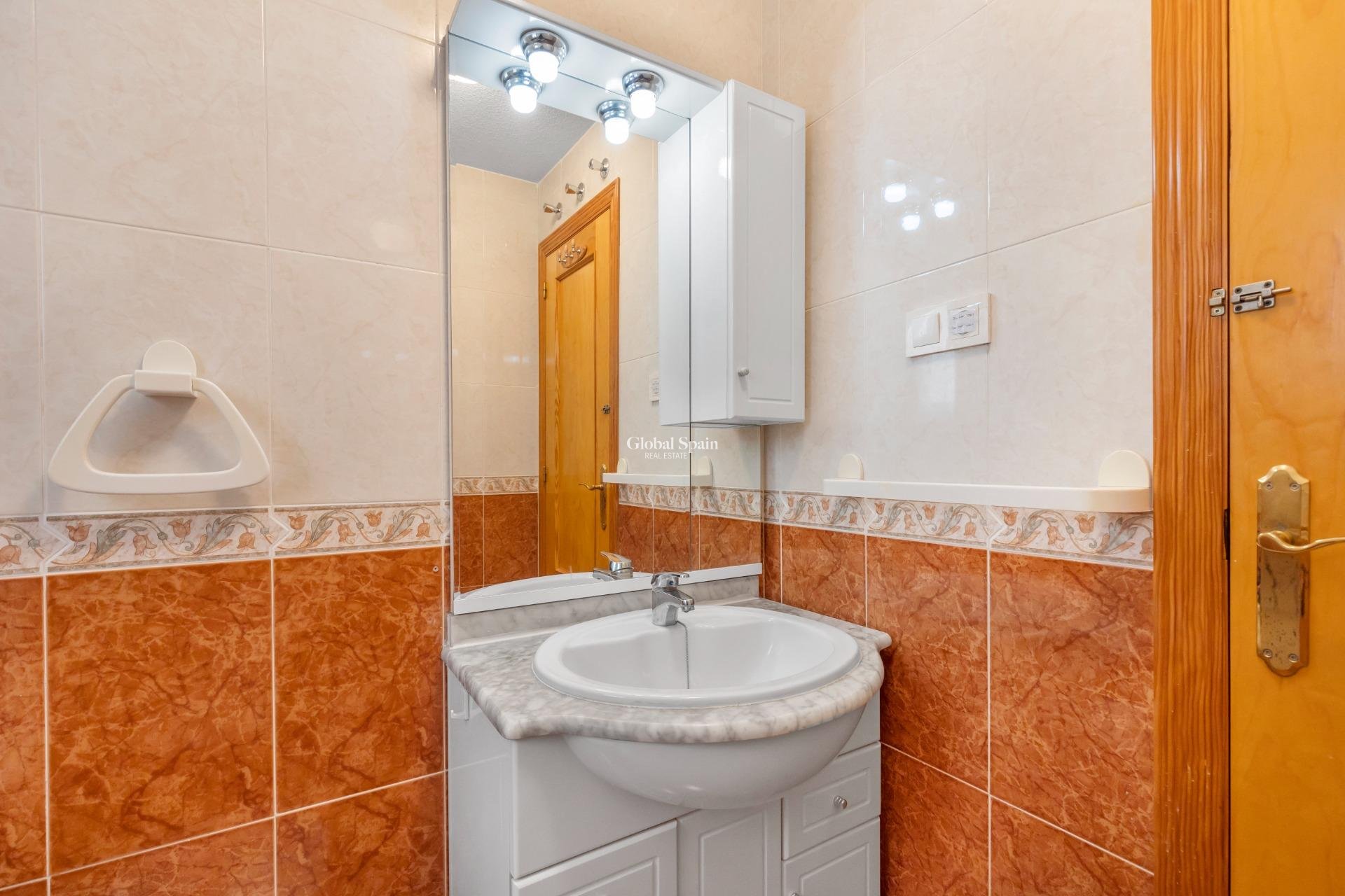 Venta - APARTAMENTO -
TORREVIEJA - Centro - Muelle Pesquero