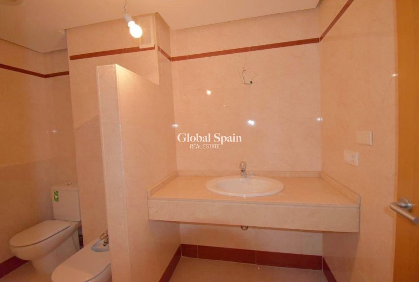 Venta - APARTAMENTO -
TORREVIEJA - Centro - Muelle Pesquero