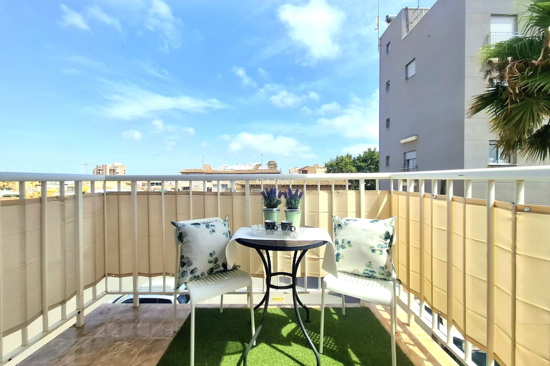 Venta - Apartamento -
TORREVIEJA - Centro