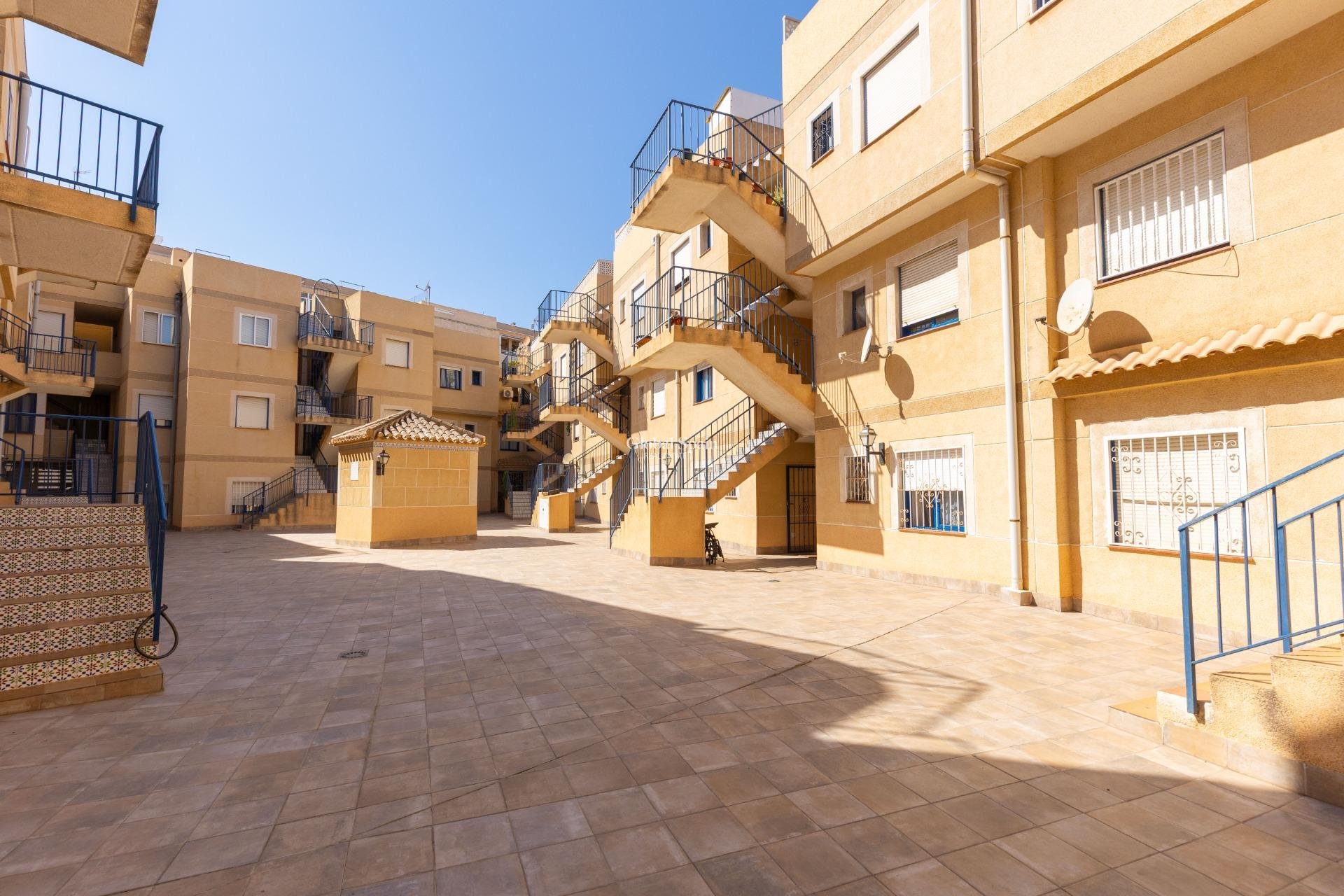 Venta - Apartamento -
TORREVIEJA - Centro