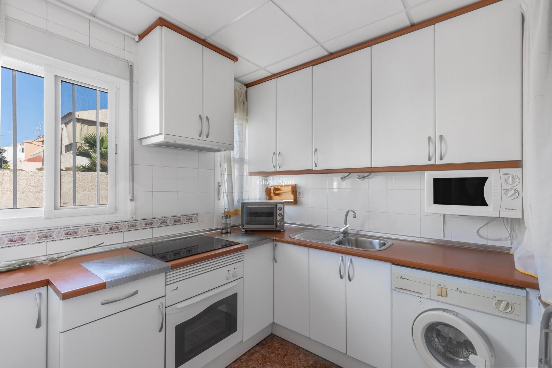 Venta - Apartamento -
TORREVIEJA - Centro