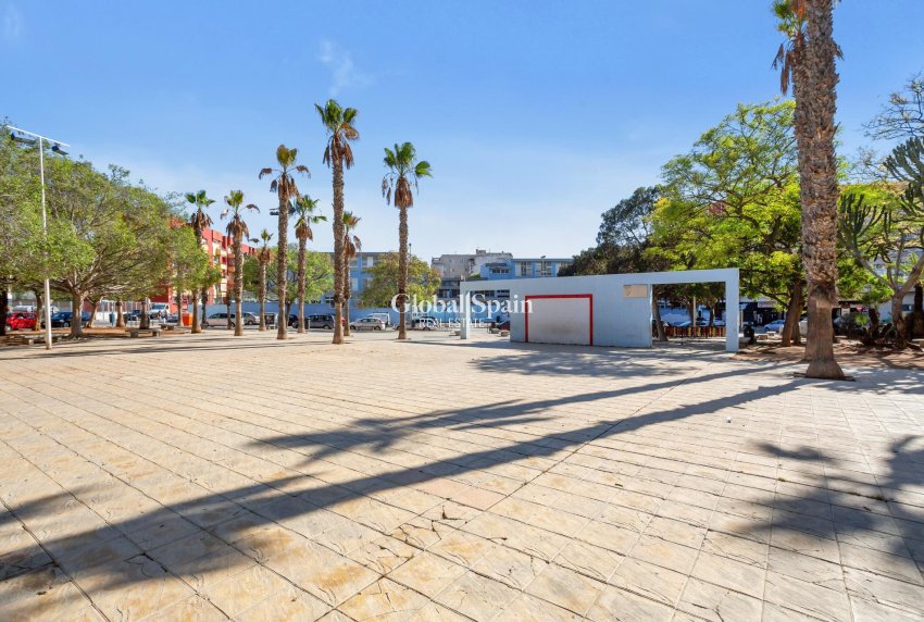 Venta - Apartamento -
TORREVIEJA - Centro