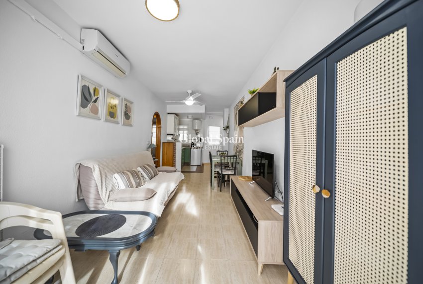 Venta - APARTAMENTO -
TORREVIEJA - Centro