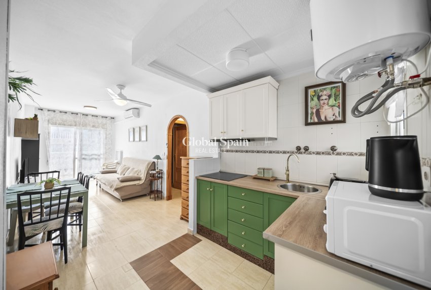 Venta - APARTAMENTO -
TORREVIEJA - Centro