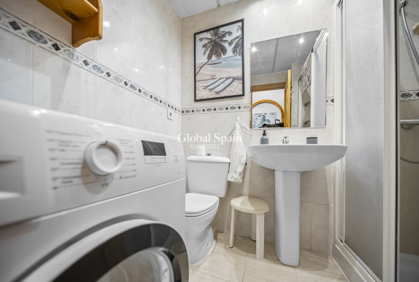 Venta - APARTAMENTO -
TORREVIEJA - Centro