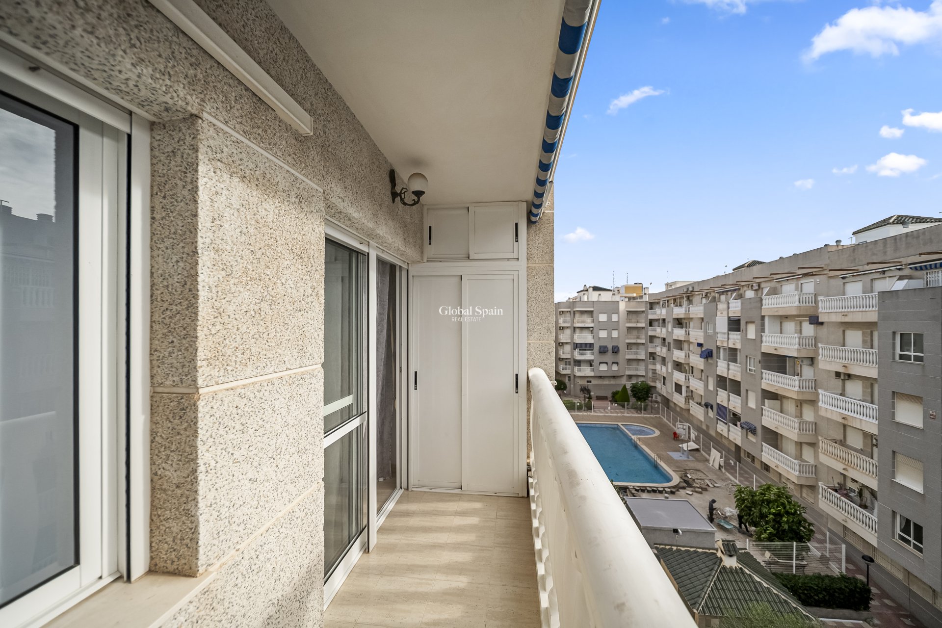 Venta - APARTAMENTO -
TORREVIEJA - Centro