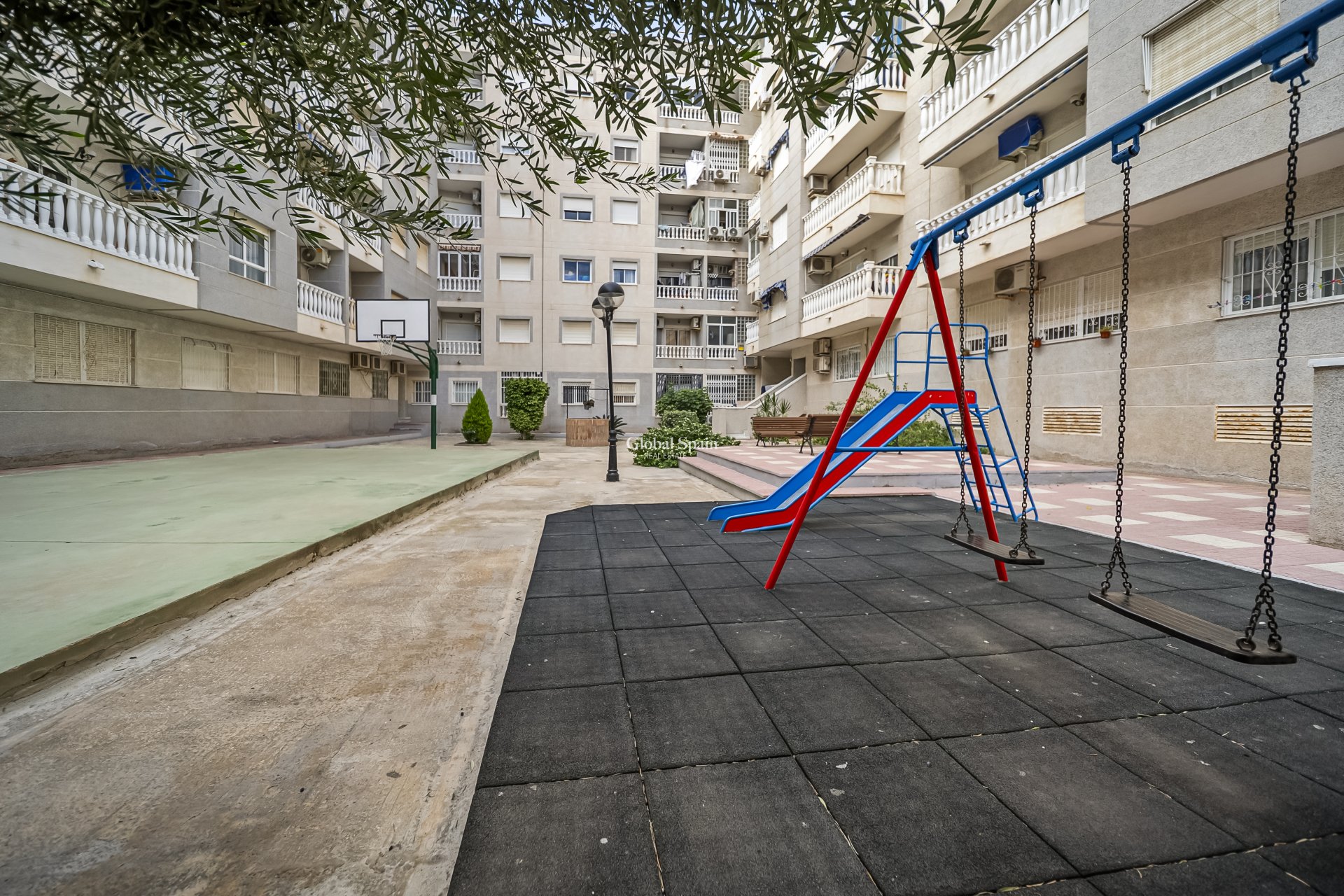 Venta - APARTAMENTO -
TORREVIEJA - Centro