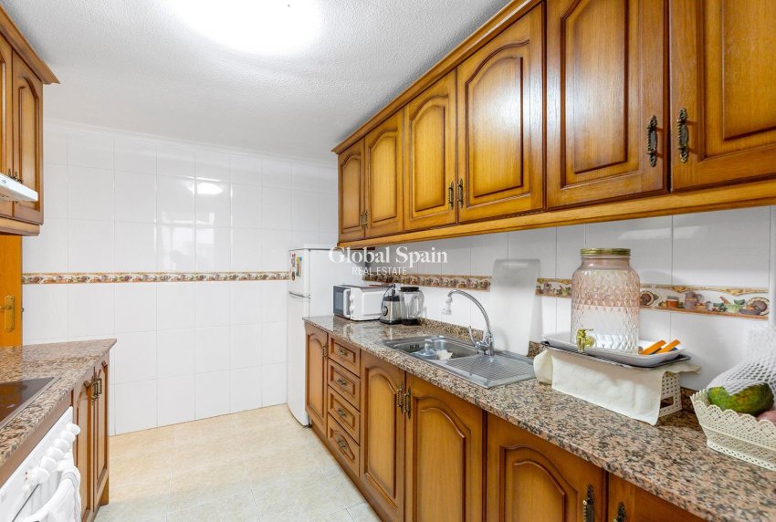 Venta - APARTAMENTO -
TORREVIEJA - Centro