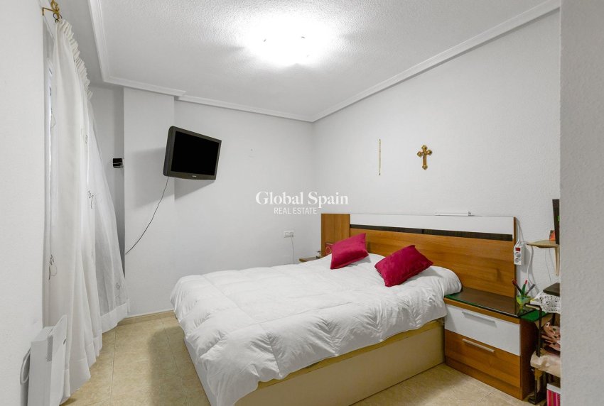 Venta - APARTAMENTO -
TORREVIEJA - Centro