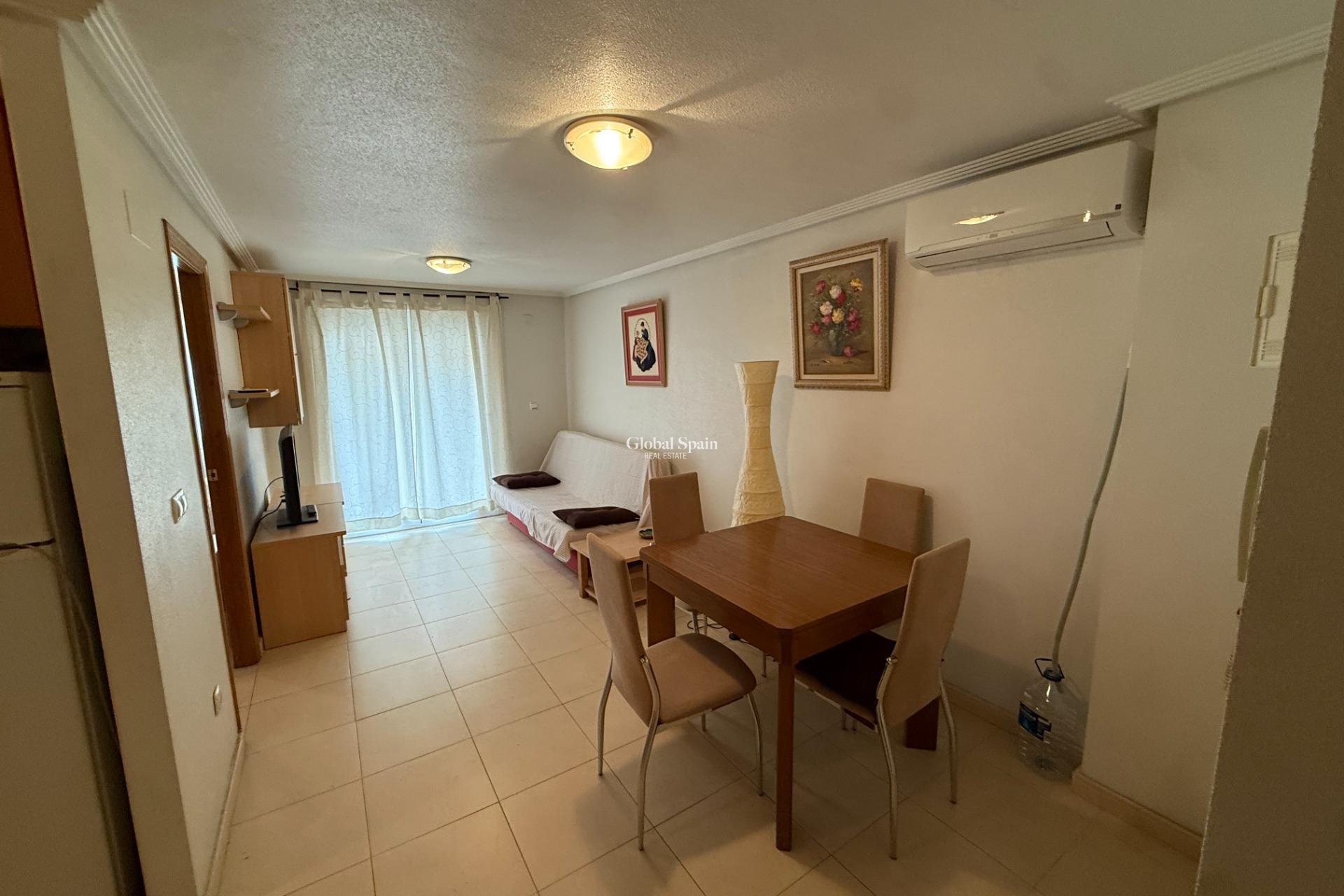 Venta - APARTAMENTO -
TORREVIEJA - Centro