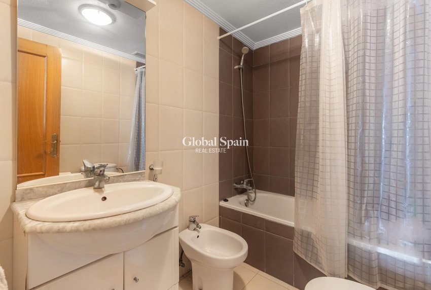Venta - APARTAMENTO -
TORREVIEJA - Centro