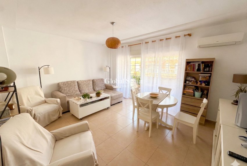 Venta - APARTAMENTO -
TORREVIEJA - Centro