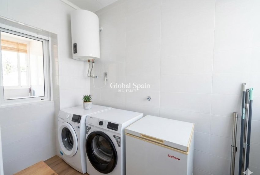 Venta - APARTAMENTO -
TORREVIEJA - Centro