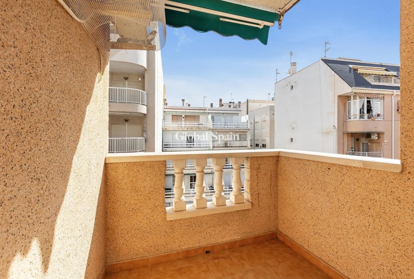 Venta - APARTAMENTO -
TORREVIEJA - Centro