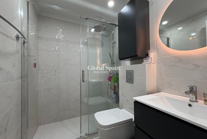 Venta - APARTAMENTO -
TORREVIEJA - Centro