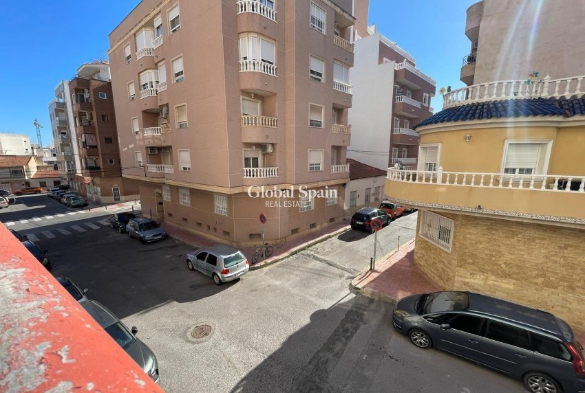 Venta - APARTAMENTO -
TORREVIEJA - Centro