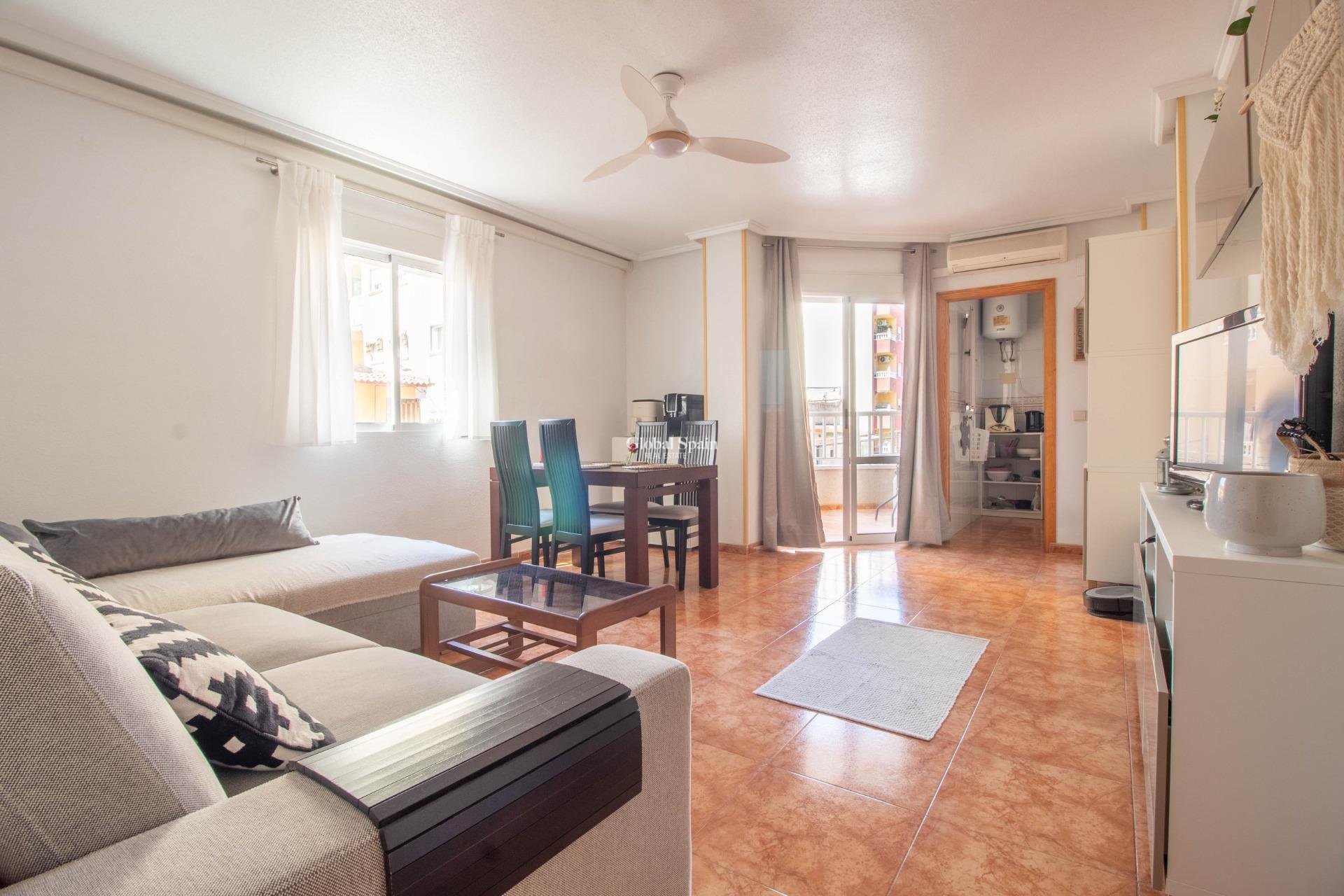Venta - APARTAMENTO -
TORREVIEJA - Centro