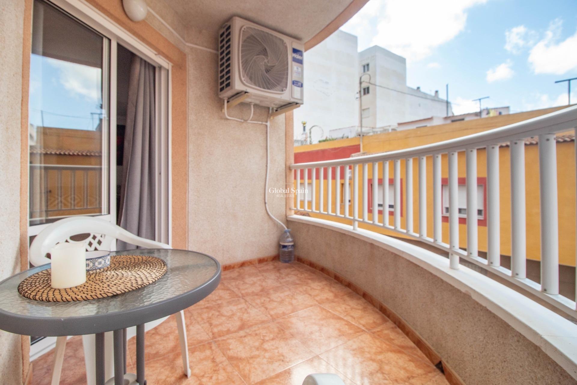 Venta - APARTAMENTO -
TORREVIEJA - Centro