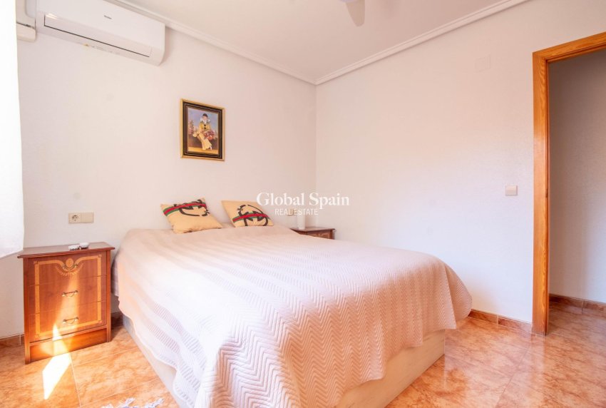 Venta - APARTAMENTO -
TORREVIEJA - Centro