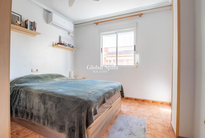 Venta - APARTAMENTO -
TORREVIEJA - Centro