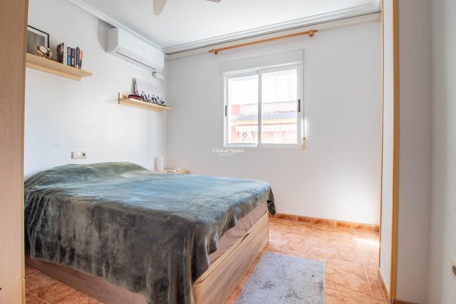 Venta - APARTAMENTO -
TORREVIEJA - Centro