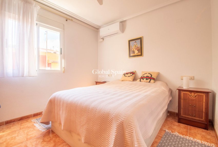 Venta - APARTAMENTO -
TORREVIEJA - Centro